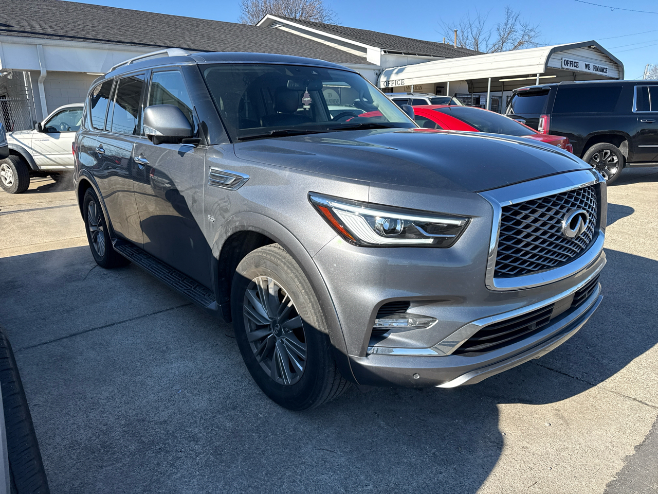 Infiniti QX80 LUXE 2019