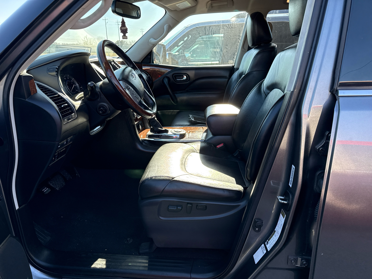 Infiniti QX80 LUXE 2019