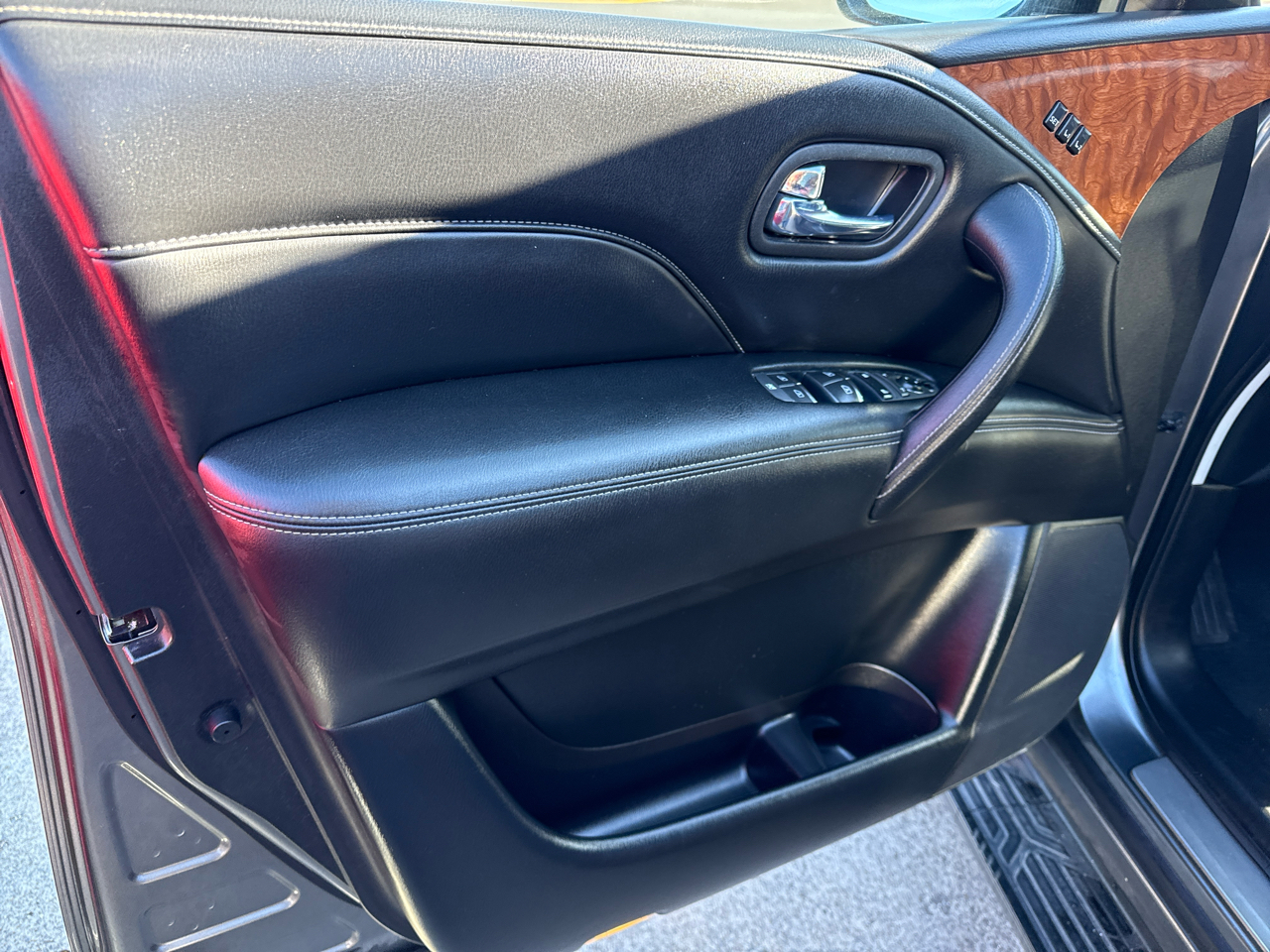 Infiniti QX80 LUXE 2019