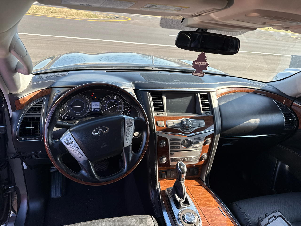 Infiniti QX80 LUXE 2019