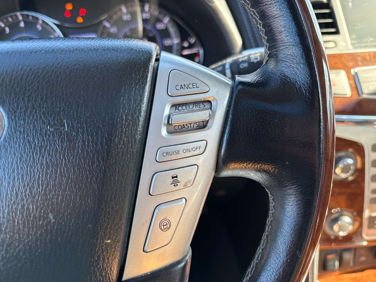 Infiniti QX80 LUXE 2019