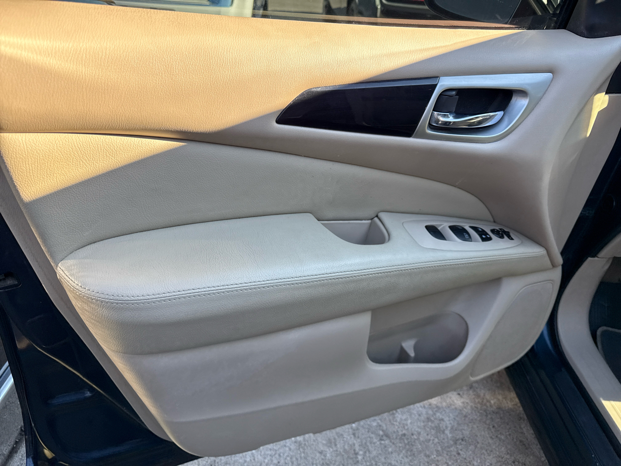 Nissan Pathfinder SL 2WD 2014