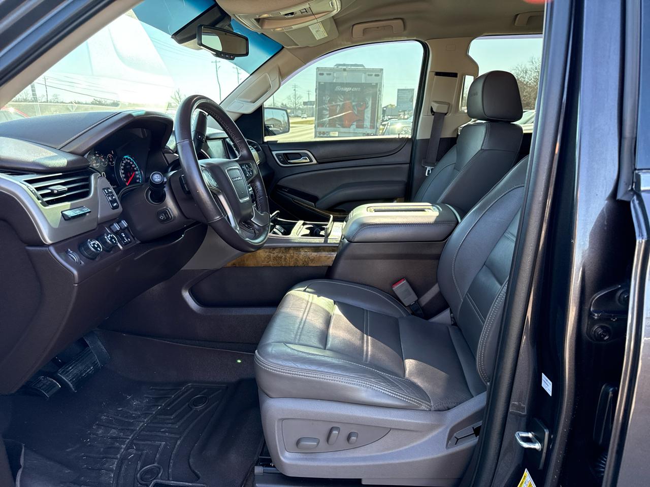 GMC Yukon Denali 4WD 2017