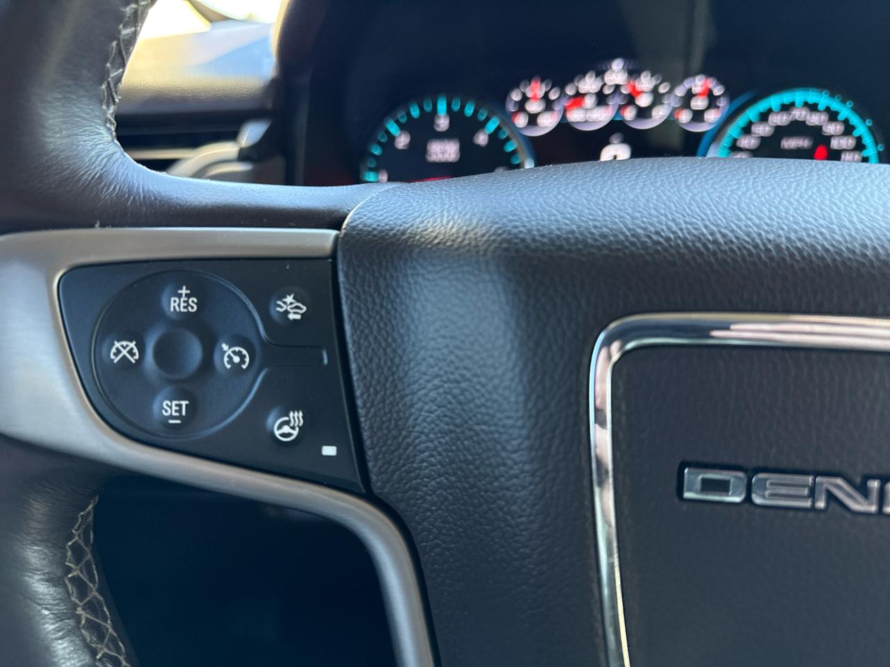 GMC Yukon Denali 4WD 2017