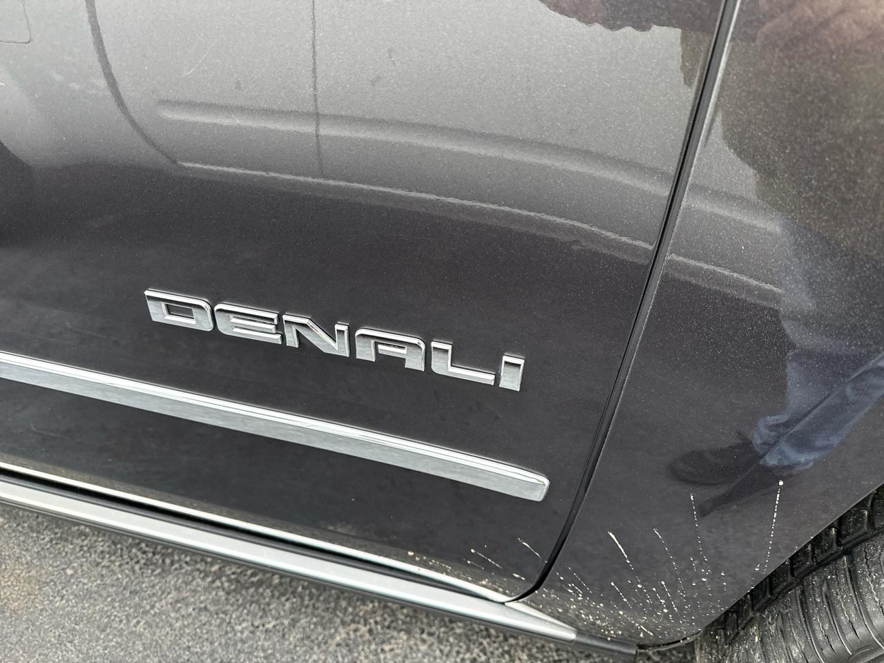 GMC Yukon Denali 4WD 2017