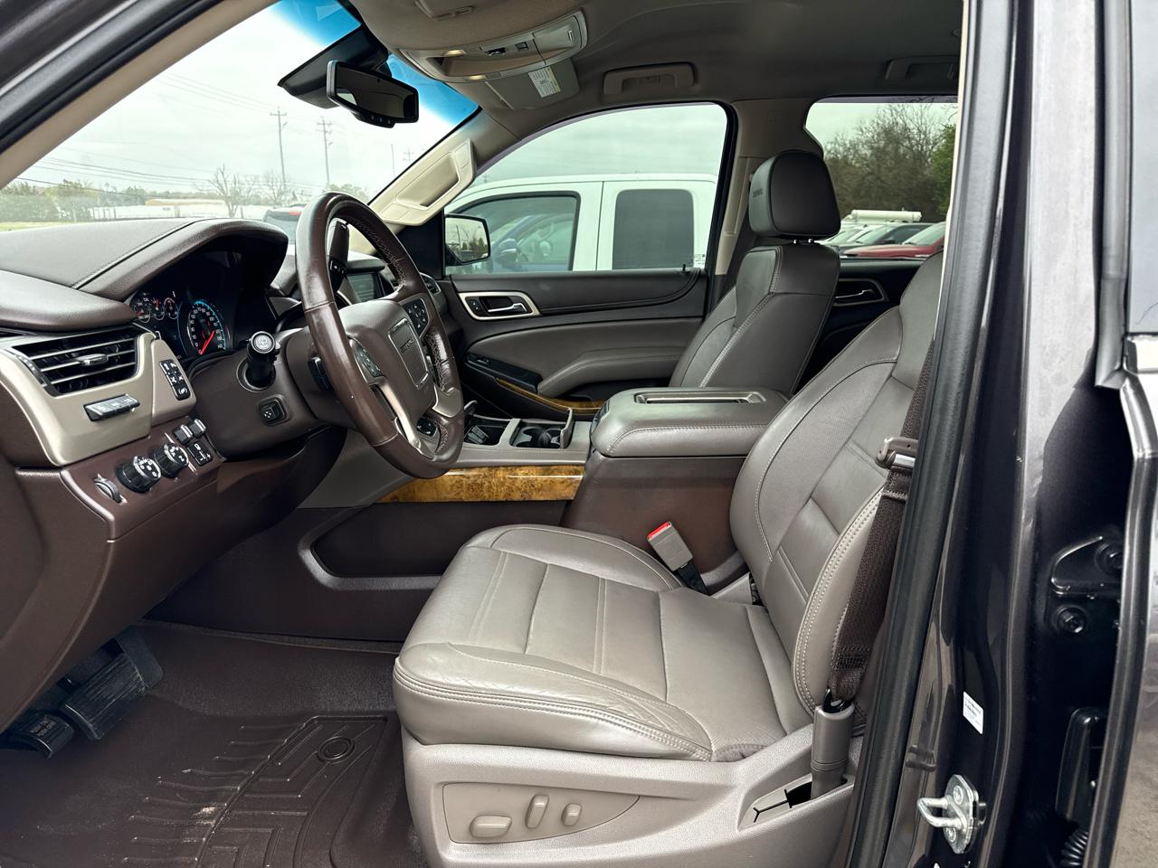 GMC Yukon Denali 4WD 2017