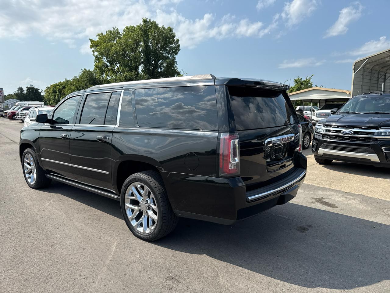 GMC Yukon XL Denali 4WD 2019