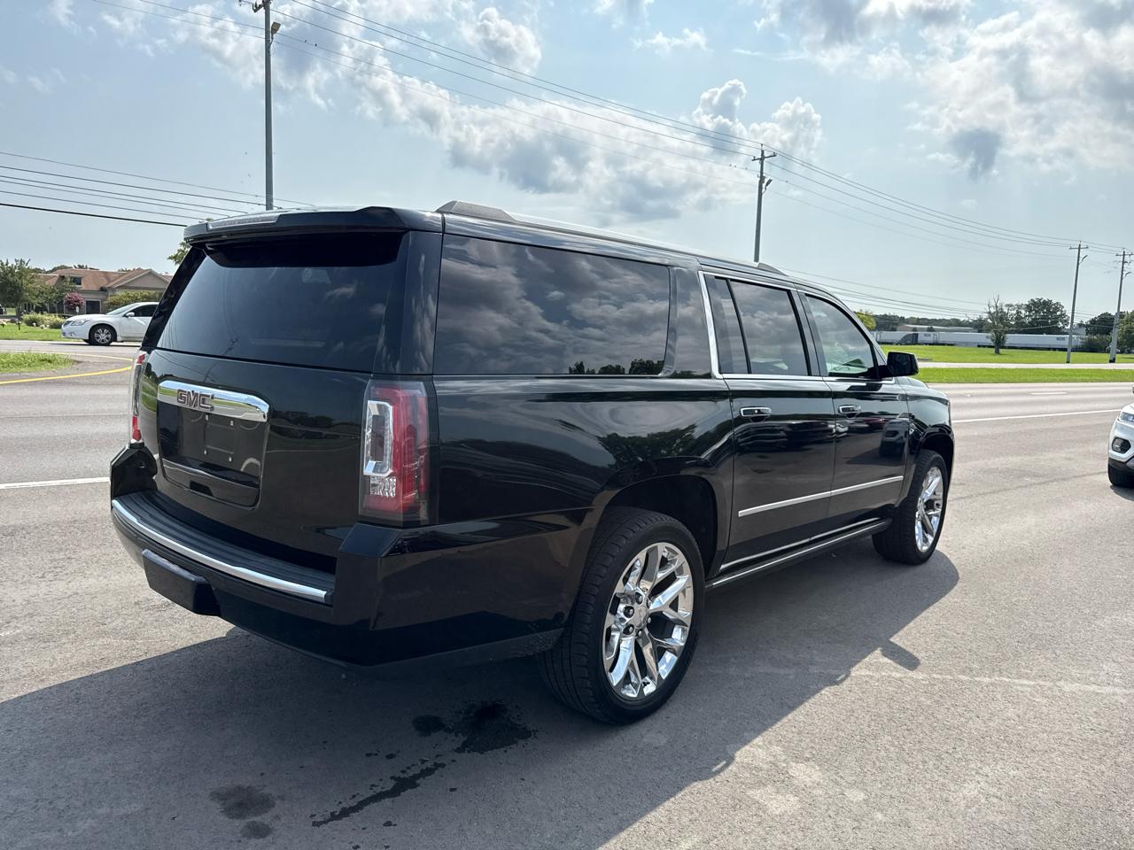 GMC Yukon XL Denali 4WD 2019