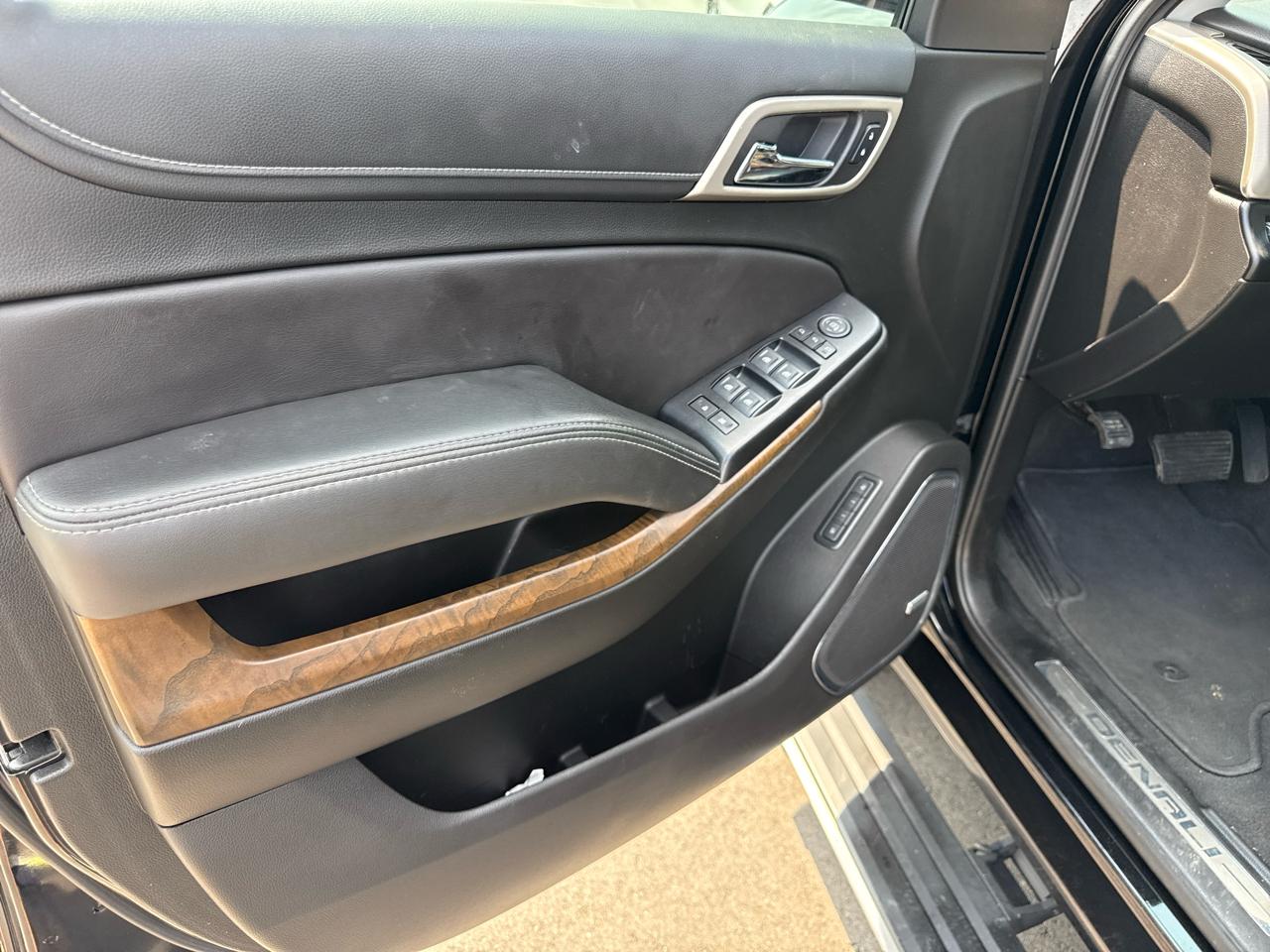 GMC Yukon XL Denali 4WD 2019
