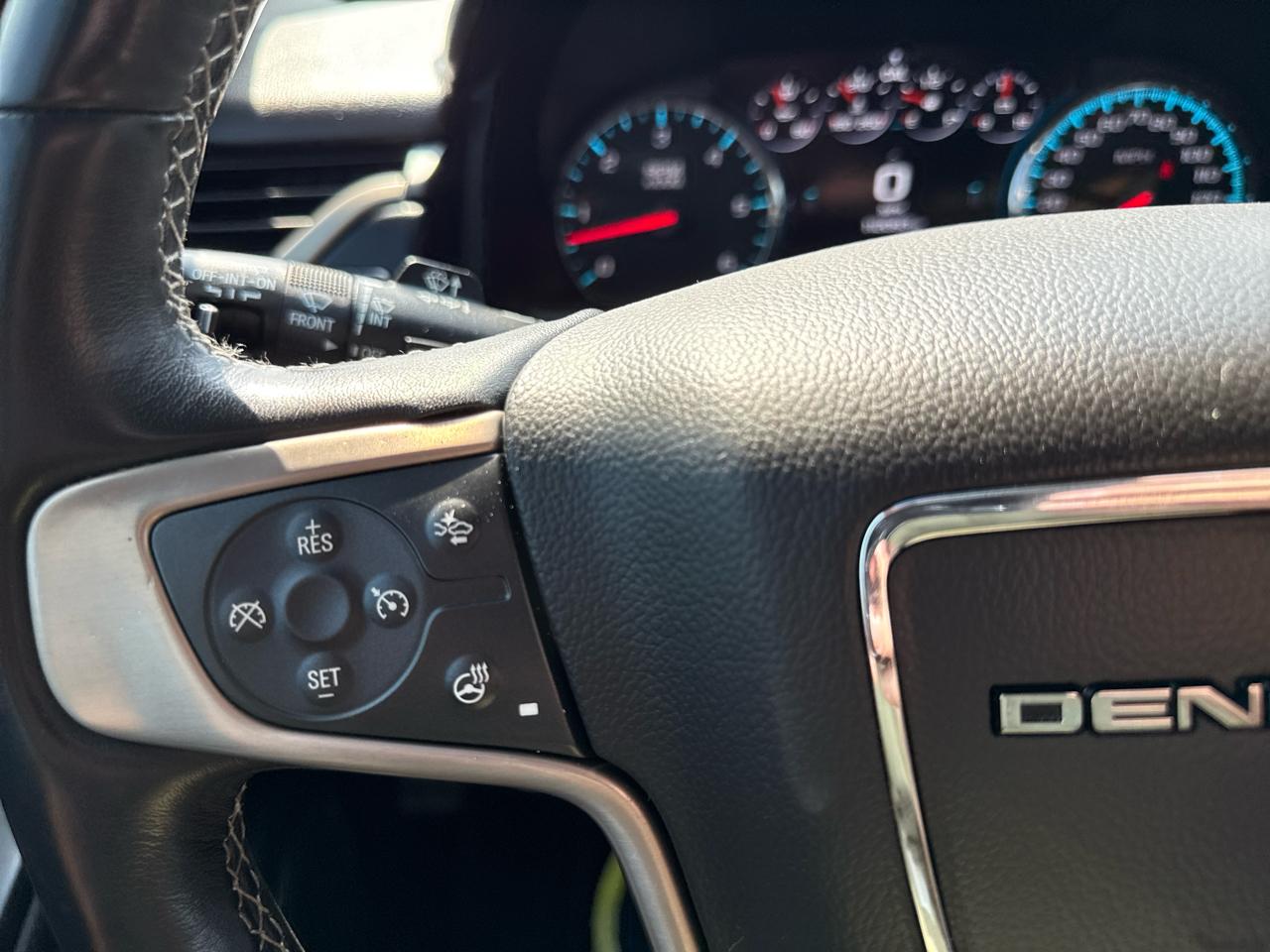 GMC Yukon XL Denali 4WD 2019