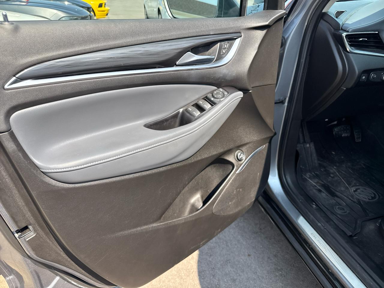 Buick Enclave Essence FWD 2018