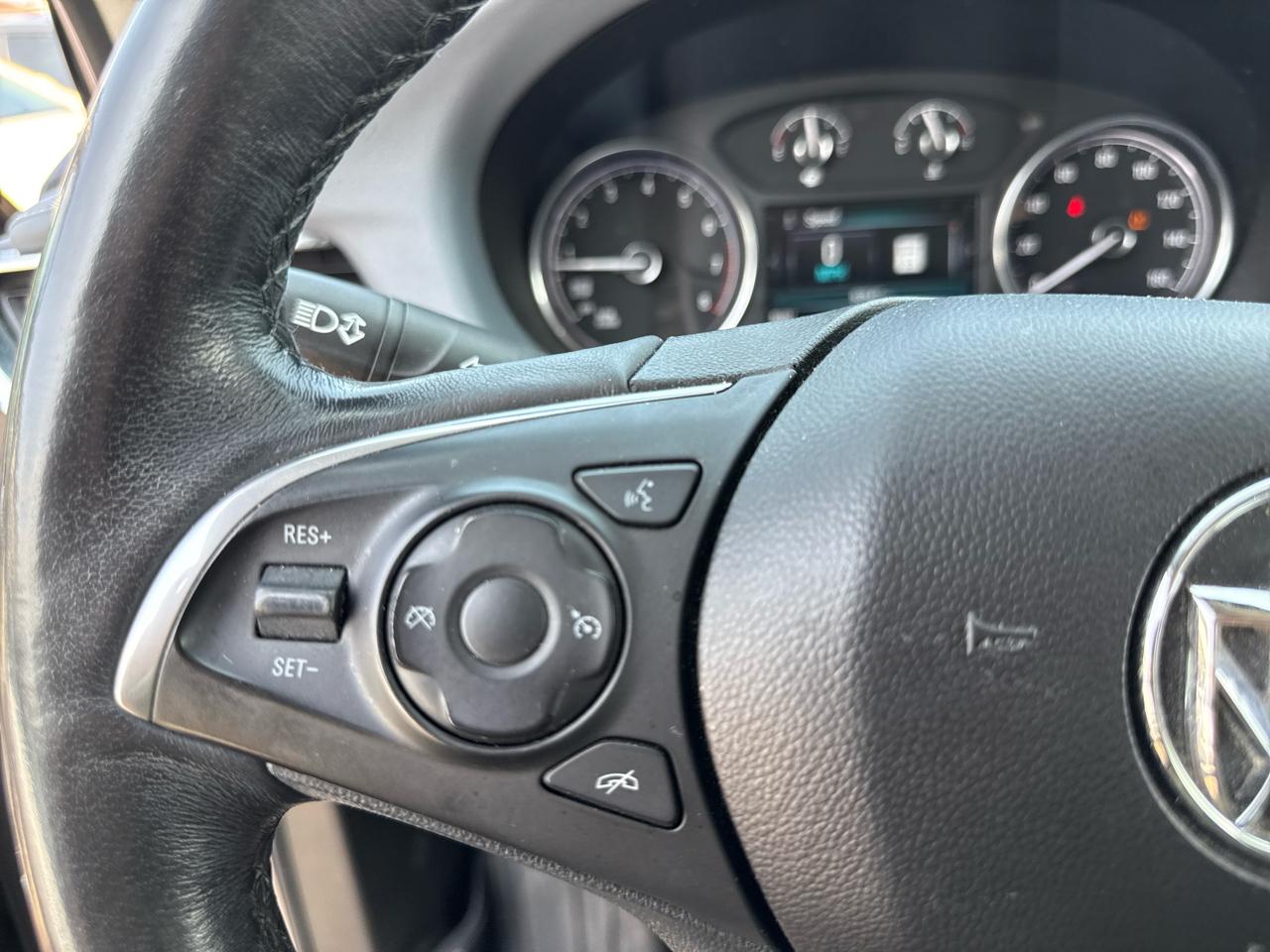 Buick Enclave Essence FWD 2018