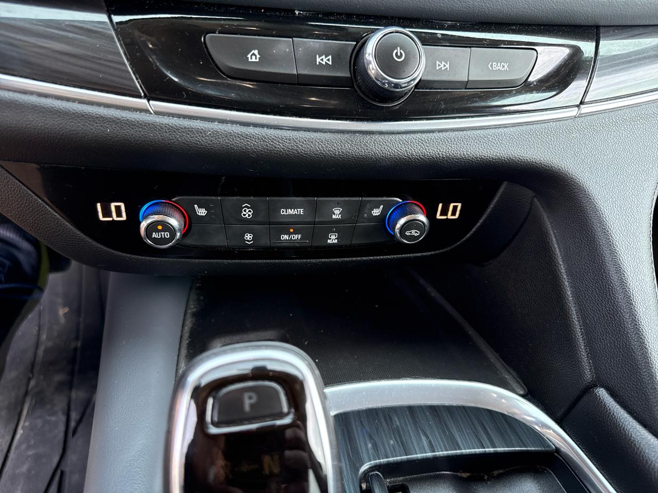 Buick Enclave Essence FWD 2018