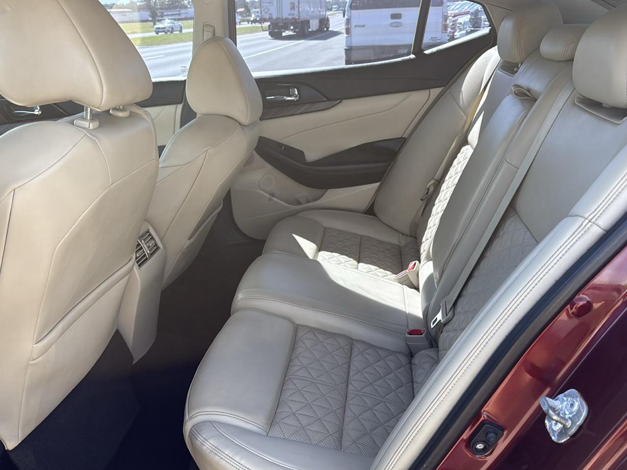Nissan Maxima 4dr Sdn 3.5 Platinum 2016