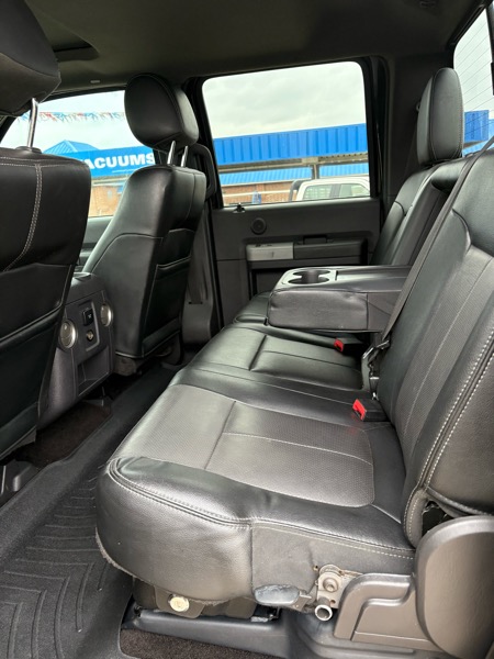 Ford F-250 SD Lariat Crew Cab 4WD 2015 Ford F-250 SD Lariat Crew Cab 4WD 2015