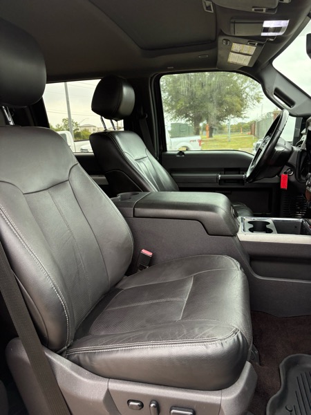 Ford F-250 SD Lariat Crew Cab 4WD 2015 Ford F-250 SD Lariat Crew Cab 4WD 2015