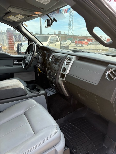 Ford F-150 SuperCrew Crew Cab 139" XLT 4WD 2014