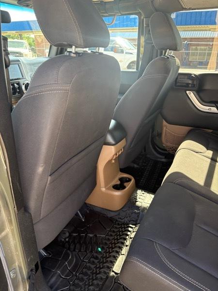 Jeep Wrangler Unlimited Sahara 4WD 2015