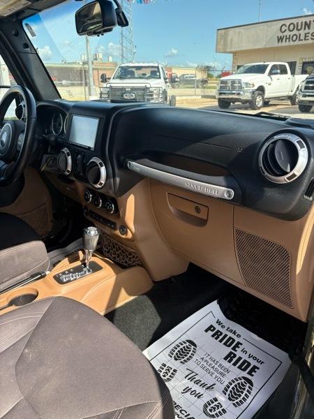 Jeep Wrangler Unlimited Sahara 4WD 2015