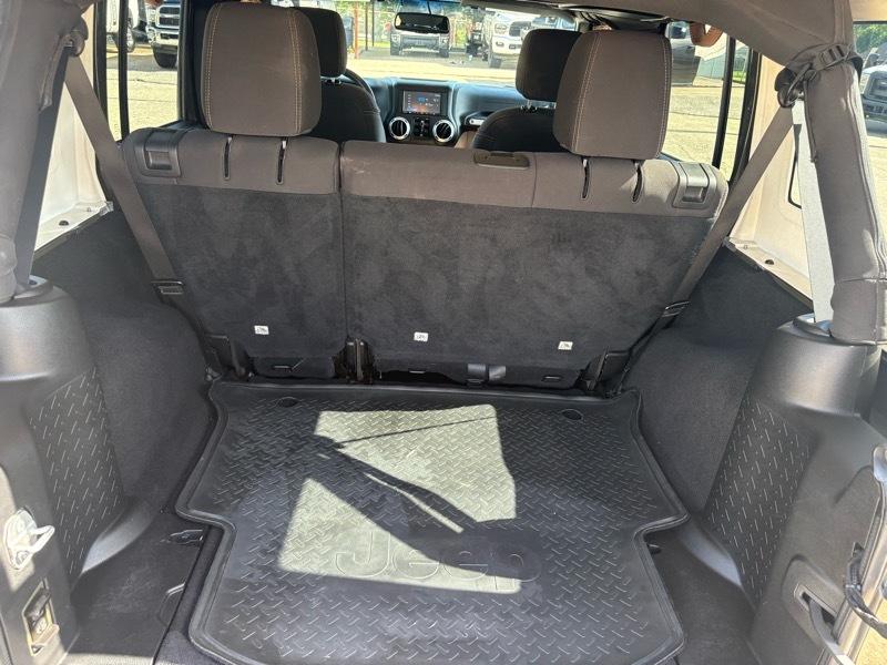 Jeep Wrangler Unlimited Sahara 4WD 2015