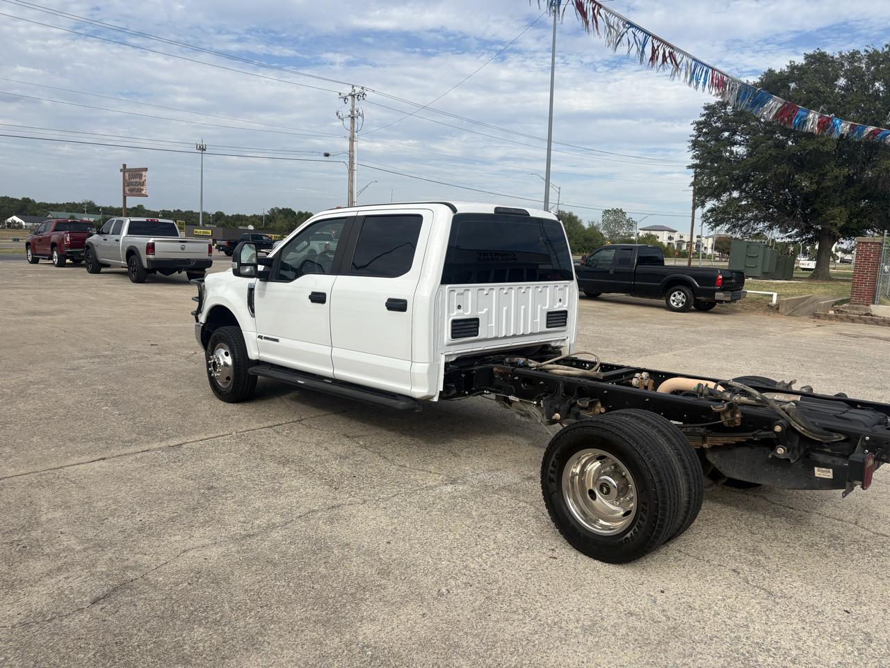 2019 Ford F-350 Super Duty Chassis Cab XL - Photo 7
