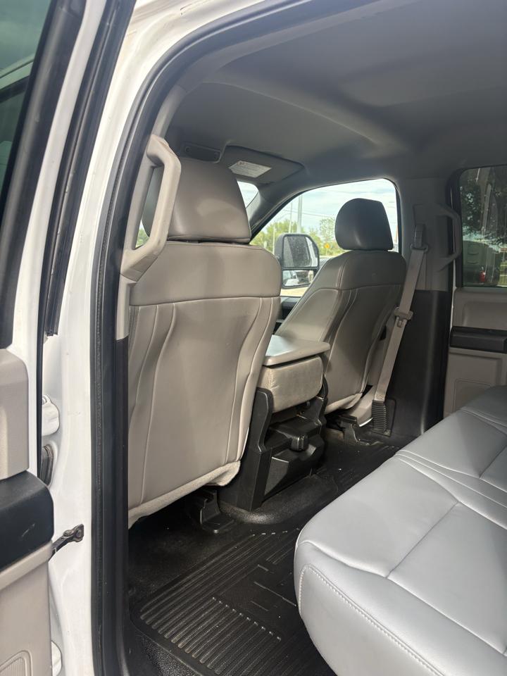 2019 Ford F-350 Super Duty Chassis Cab XL - Photo 8