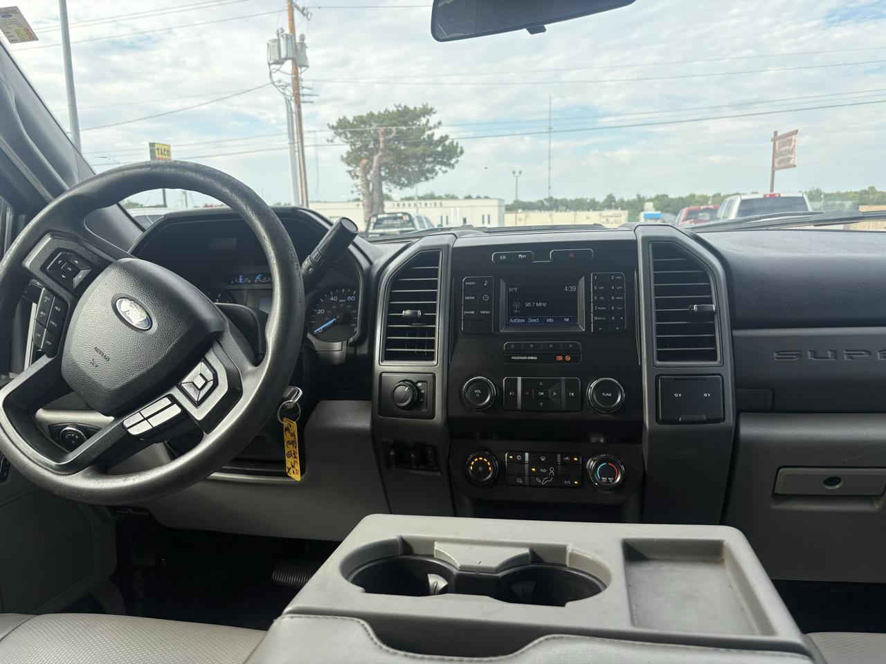 2019 Ford F-350 Super Duty Chassis Cab XL - Photo 11