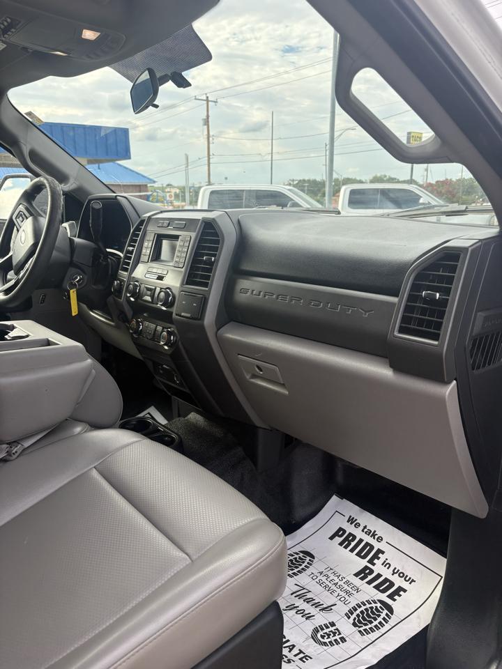 2019 Ford F-350 Super Duty Chassis Cab XL - Photo 13