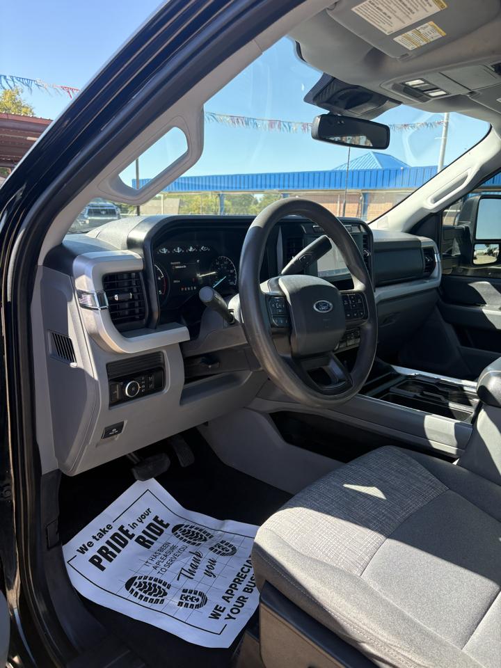 Ford F-350 photo 14