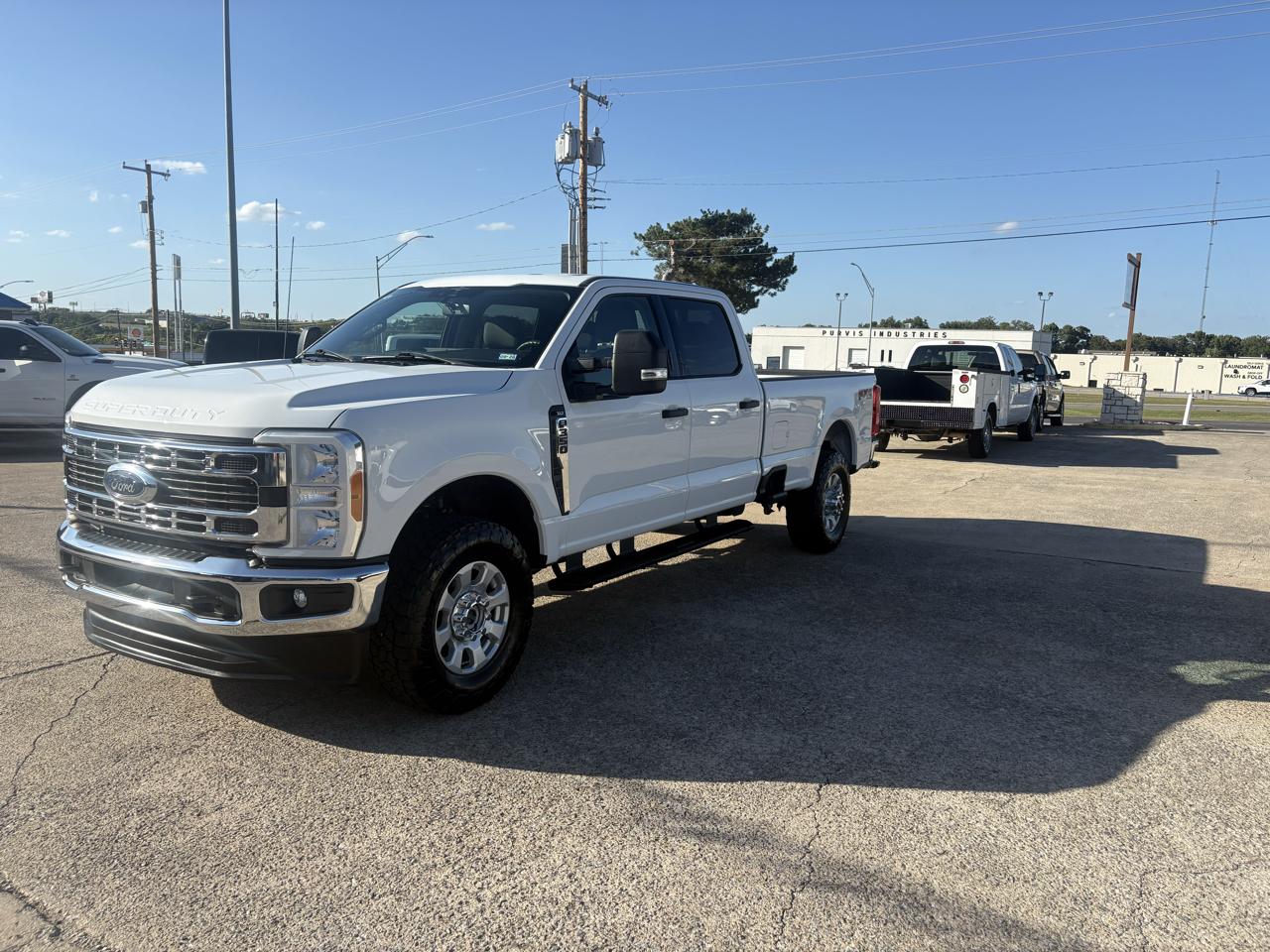 Ford F-350 SD XL Crew Cab SWB 4WD 2023
