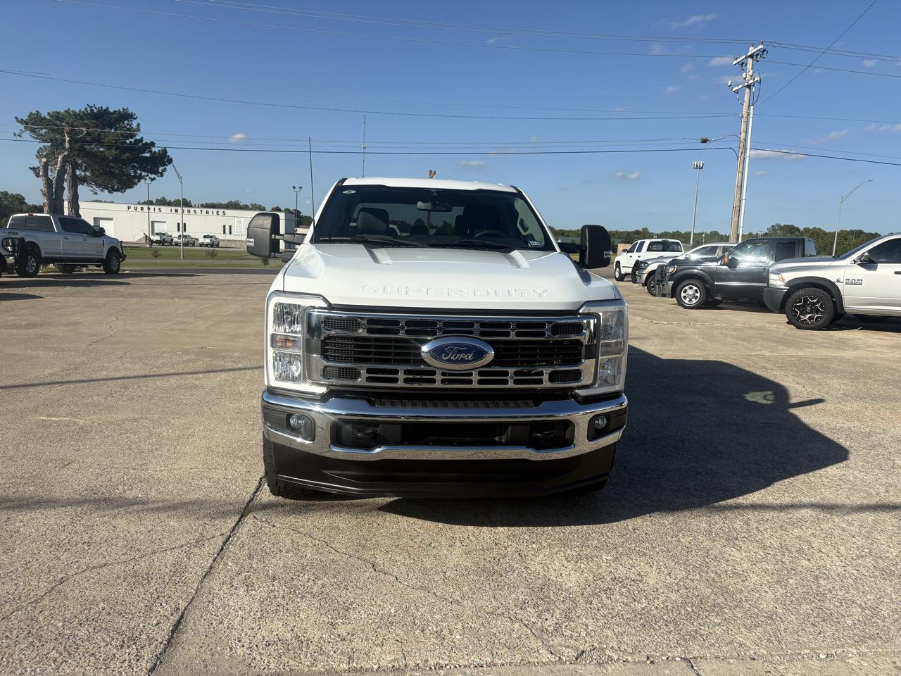 Ford F-350 SD XL Crew Cab SWB 4WD 2023