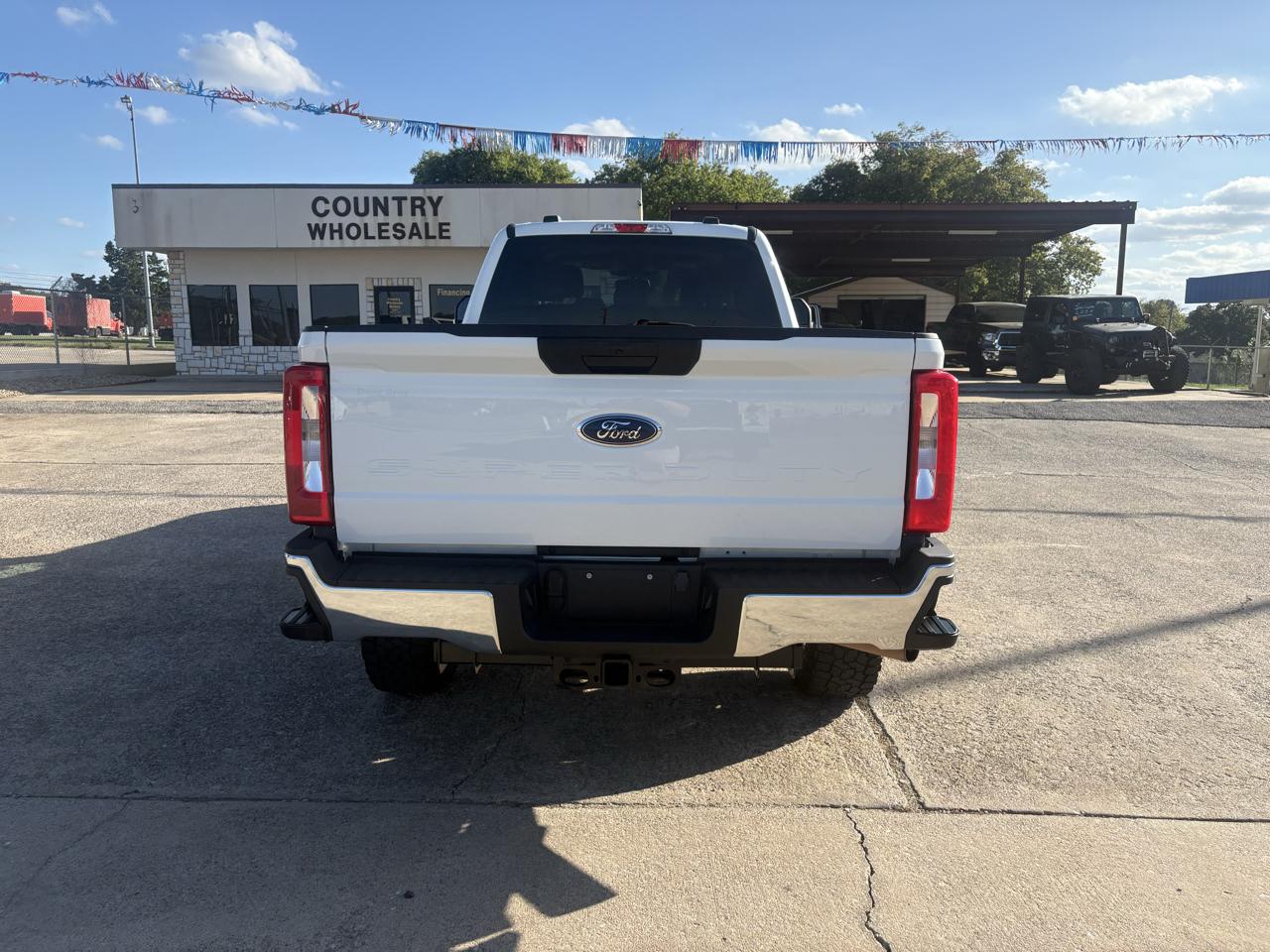 Ford F-350 SD XL Crew Cab SWB 4WD 2023
