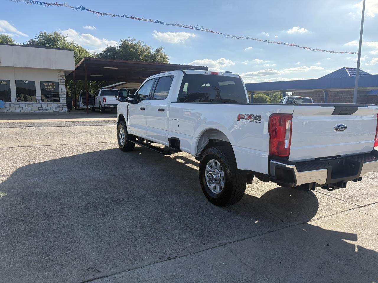 Ford F-350 SD XL Crew Cab SWB 4WD 2023