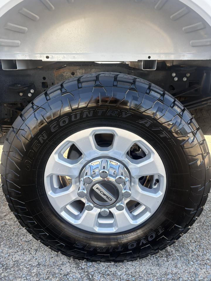 Ford F-350 SD XL Crew Cab SWB 4WD 2023