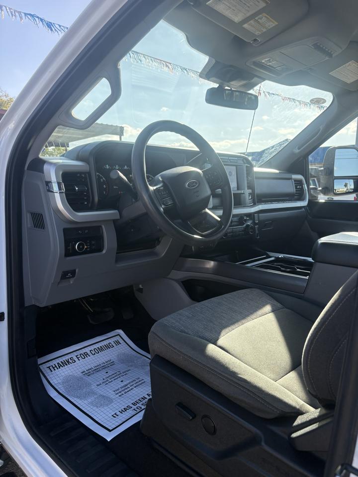 Ford F-350 SD XL Crew Cab SWB 4WD 2023
