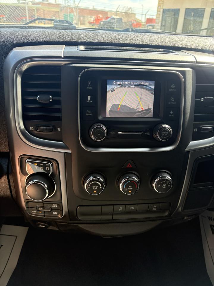 RAM 1500 Classic SLT Crew Cab SWB 4WD 2021