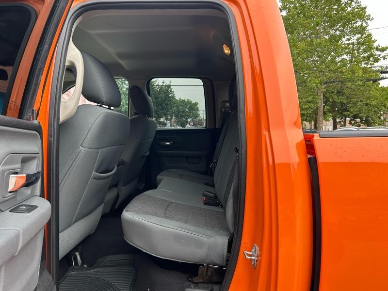 RAM 1500 SLT Quad Cab 4WD 2016