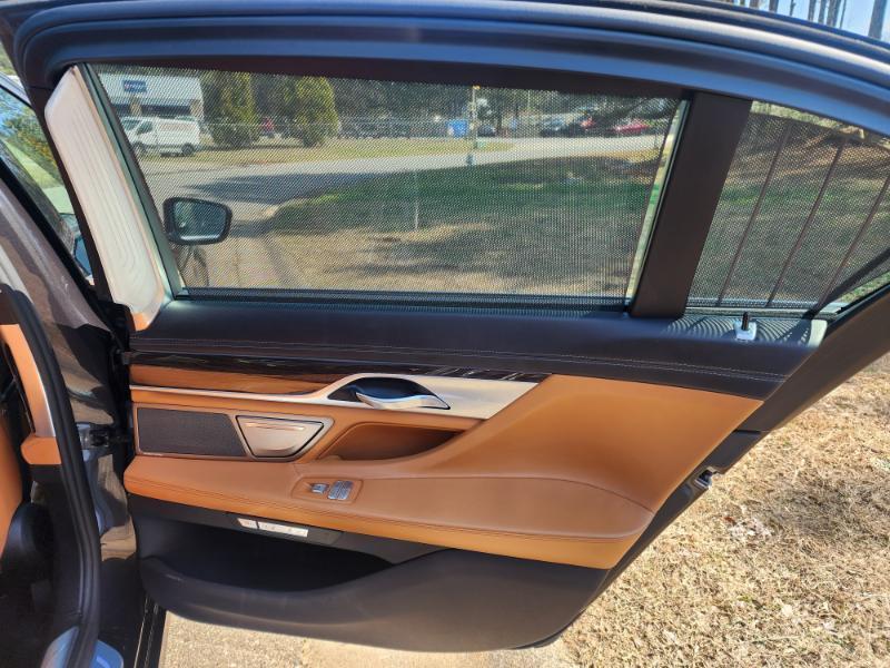 BMW 7-Series 750i 2016