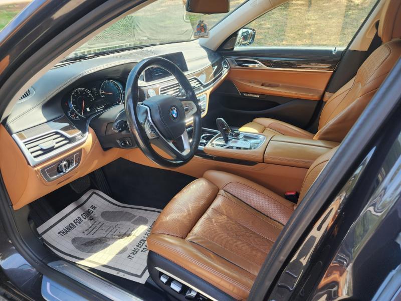 BMW 7-Series 750i 2016