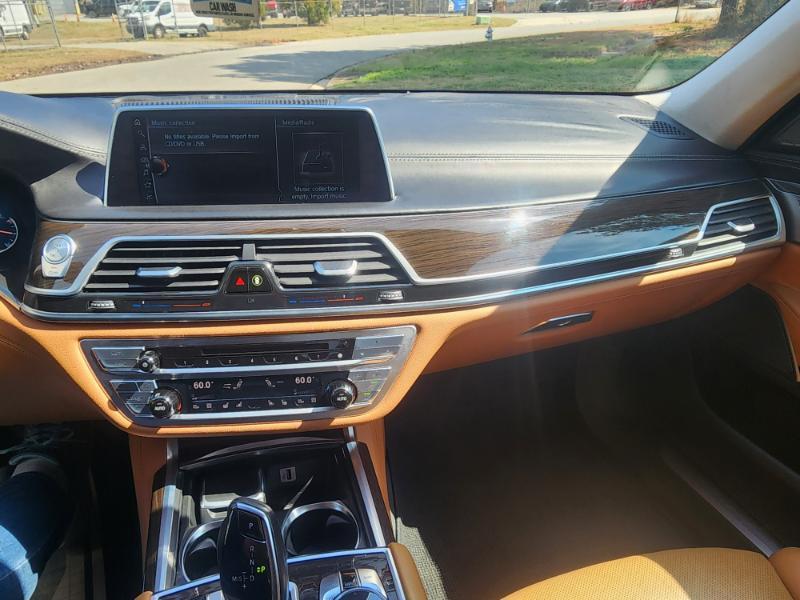 BMW 7-Series 750i 2016