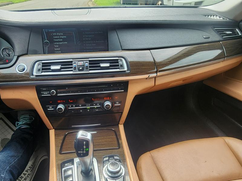 BMW 7-Series 740i 2012
