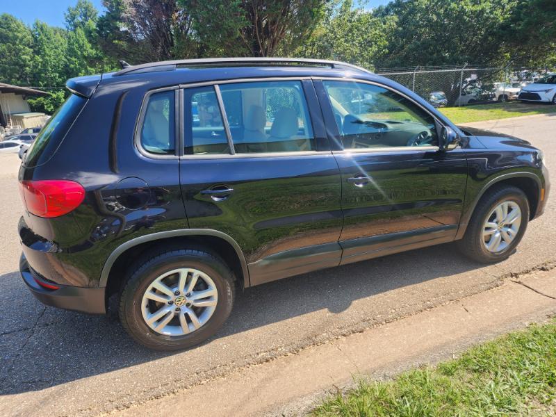 Volkswagen Tiguan S 2017