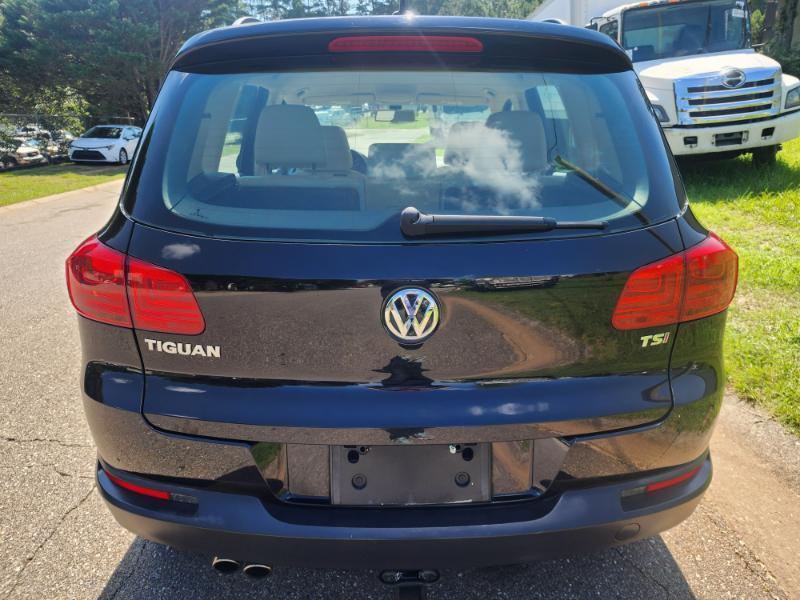 Volkswagen Tiguan S 2017