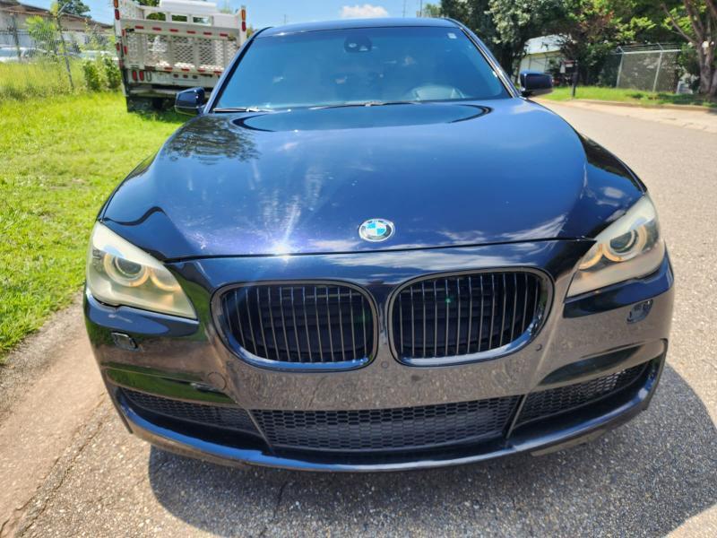 BMW 7-Series 750i xDrive 2011