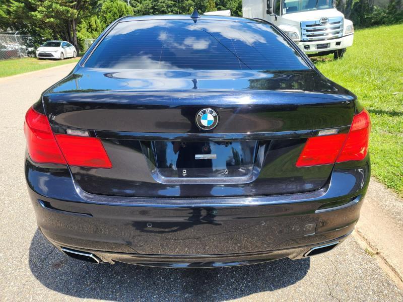 BMW 7-Series 750i xDrive 2011