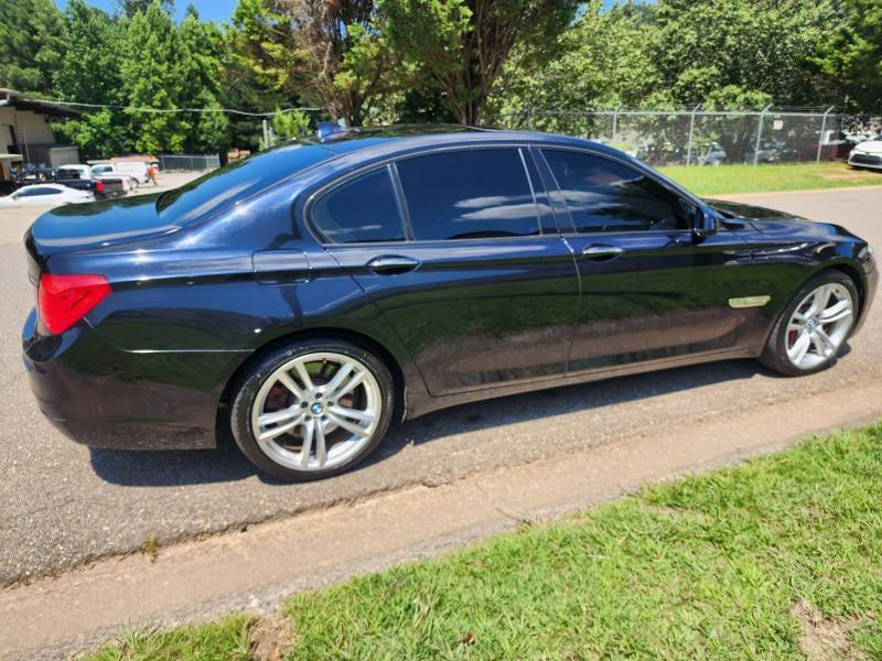 BMW 7-Series 750i xDrive 2011