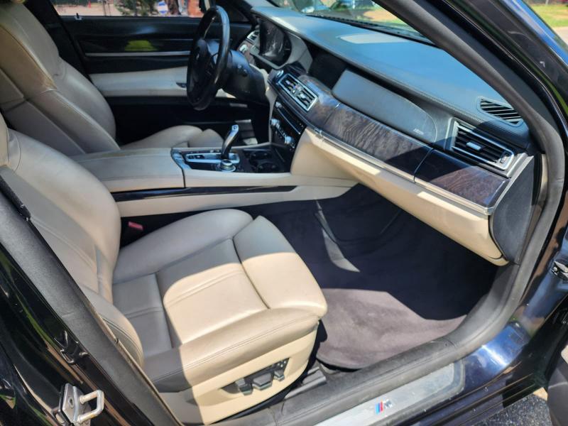 BMW 7-Series 750i xDrive 2011