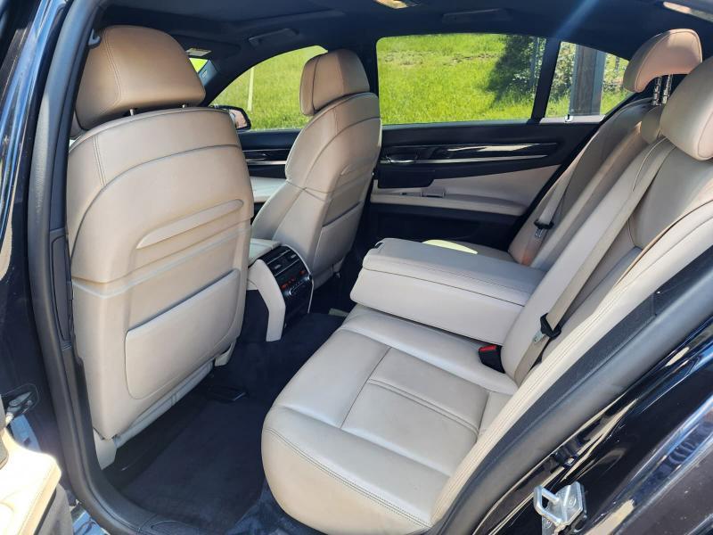 BMW 7-Series 750i xDrive 2011