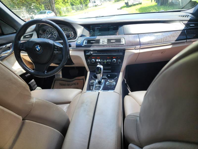 BMW 7-Series 750i xDrive 2011