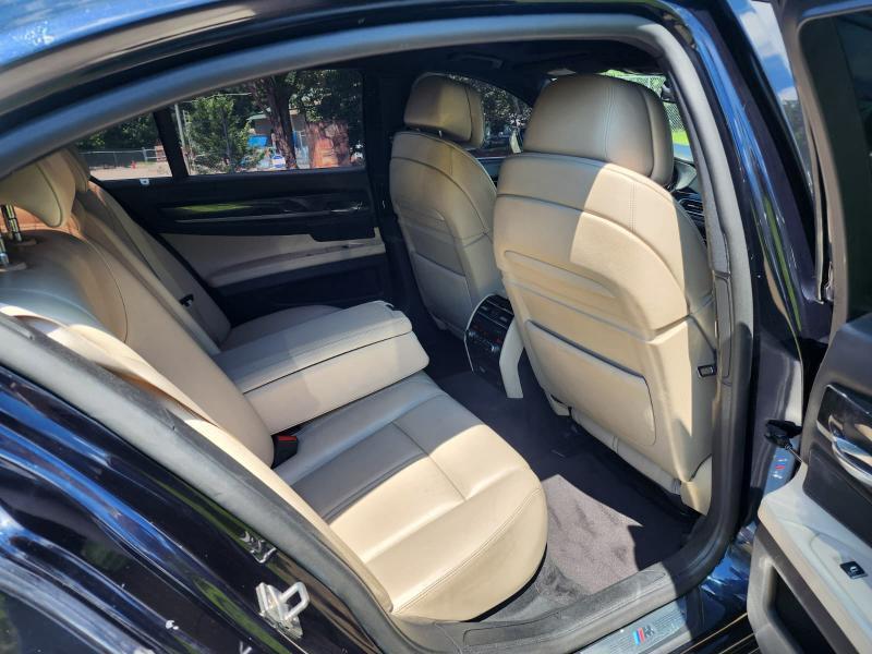 BMW 7-Series 750i xDrive 2011